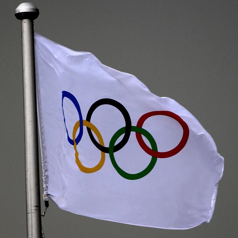 JO : C'est une immense émotion, le drapeau olympique hissé sur la mairie  de Paris